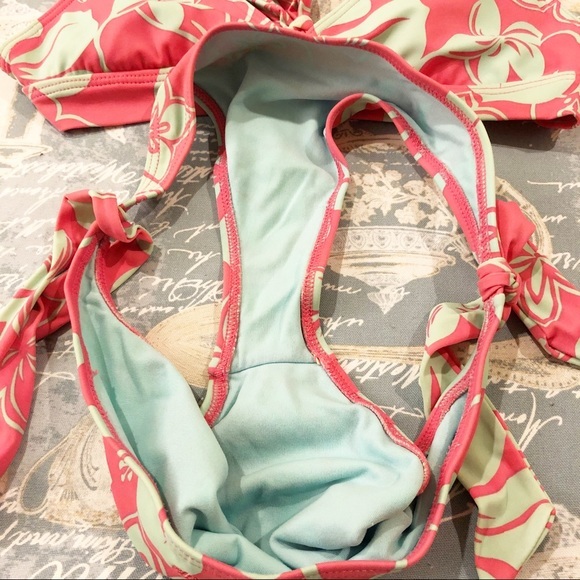 Billabong swim suit - Picture 6 of 8